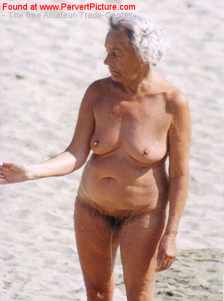 Nudist Granny 002